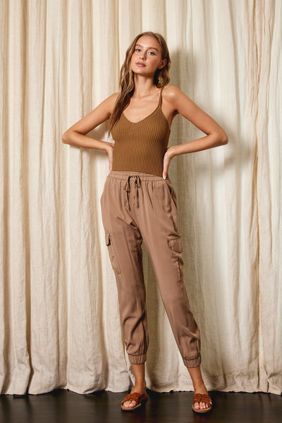 How to Wear the Cargo Trousers Trend in 2023